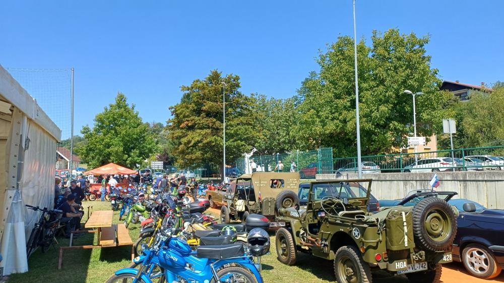 SREČANJE LASTNIKOV STARODOBNIKOV IN MOTORISTOV