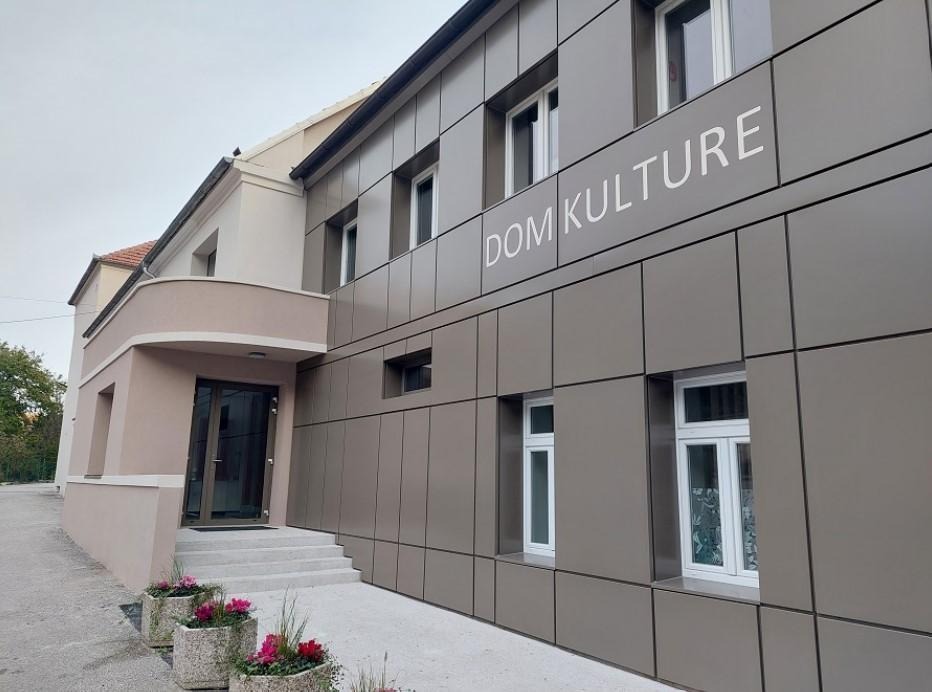 ABONMA ODRASLI IN IZVEN: K. LUDWIG - LJUBEZEN, STRAST IN GRDI PULOVERJI (ŠENTJAKOBSKO GLEDALIŠČE LJUBLJANA) 