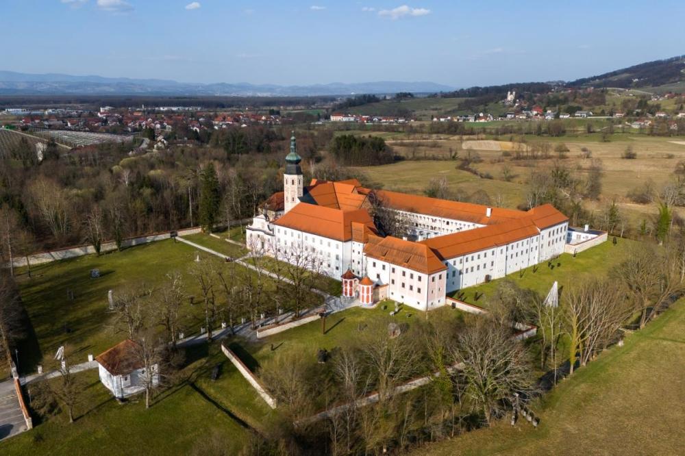 BREZPLAČEN VODEN OGLED GALERIJE BOŽIDAR JAKAC