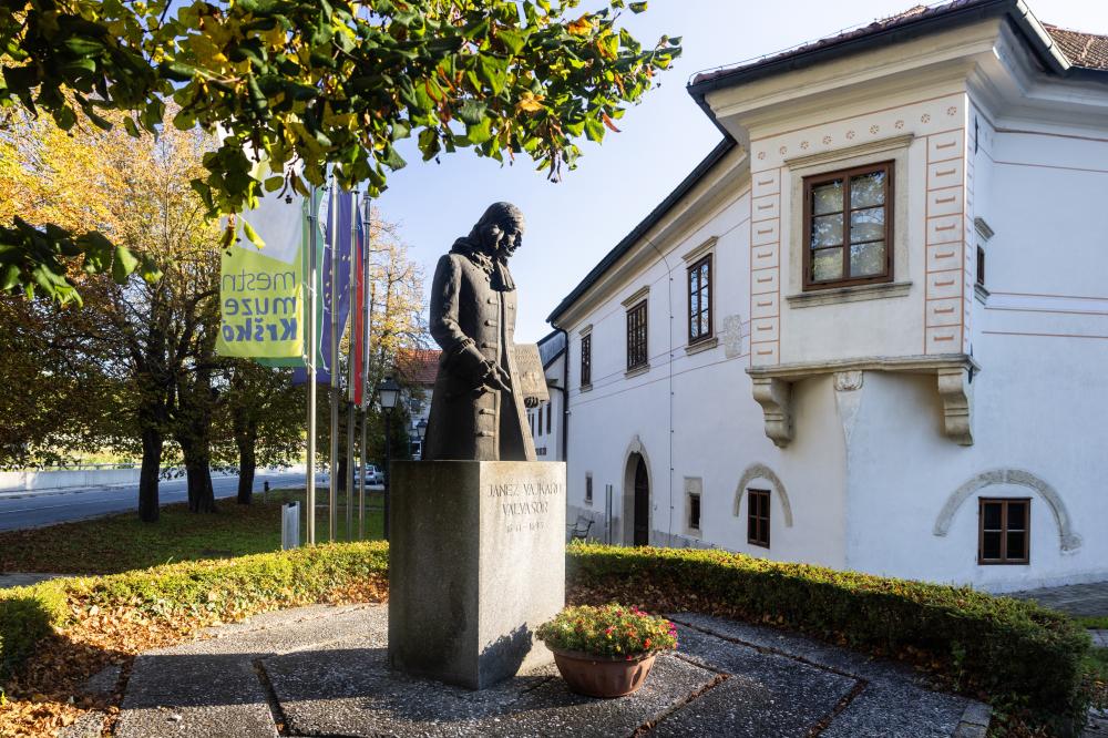 DAN MESTNEGA MUZEJA KRŠKO / DAN ODPRTIH VRAT IN JAVNO VODSTVO PO OBČASNIH RAZSTAVAH