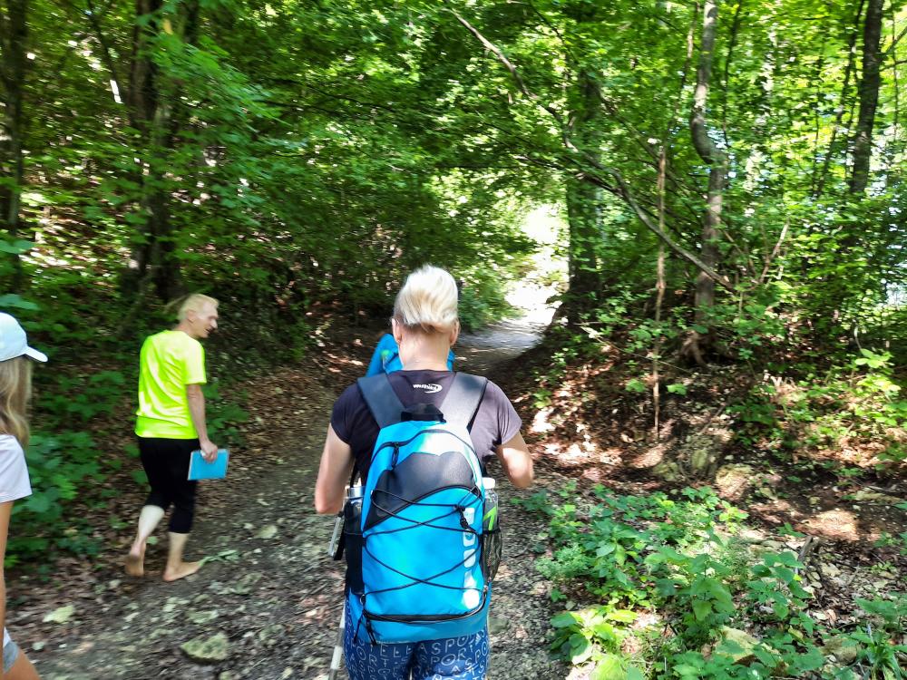 POSAVSKI FESTIVAL POHODNIŠTVA 2026: BOSONOGI POHOD Z LOJZETOM OGOREVCEM