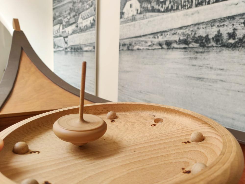 MEDNARODNI DAN DRUŽIN: DRUŽINE, NEENAKOSTI IN DOBROBIT OTROK / DAN ODPRTIH VRAT