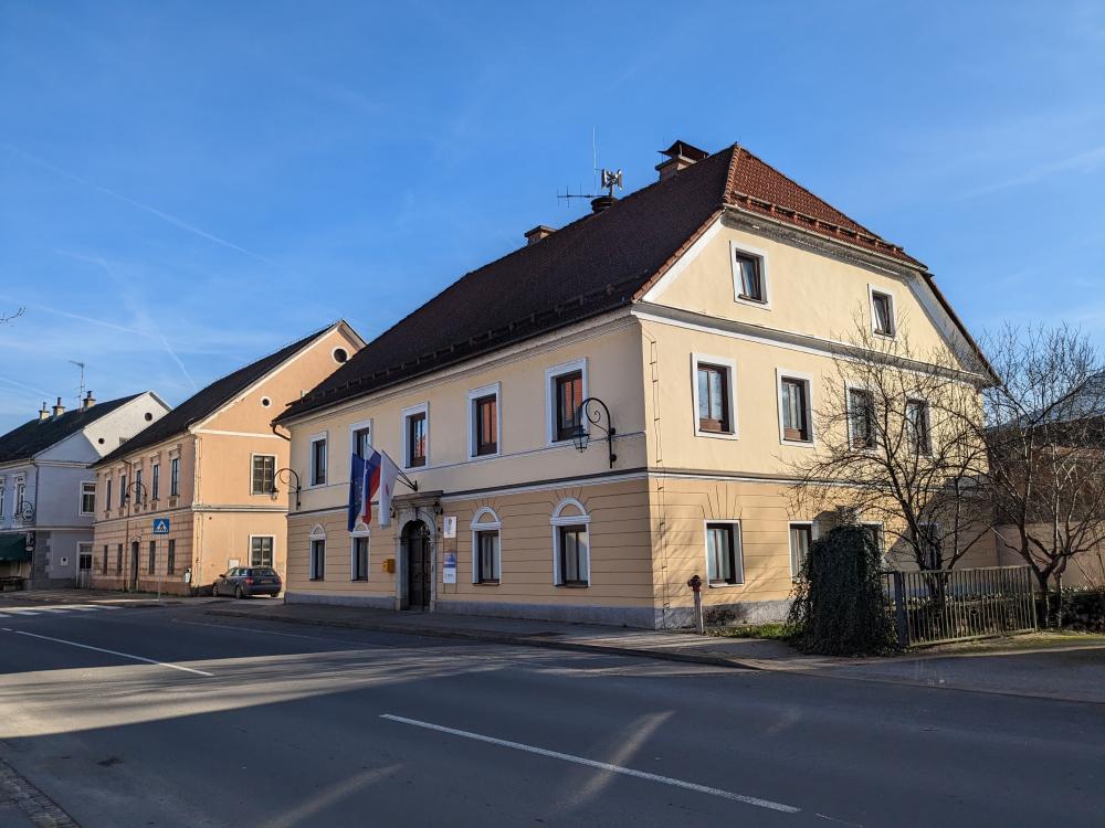 PRAVNICA. PISATELJICA. PAKETARICA., POGOVOR Z VIDO KOKALJ