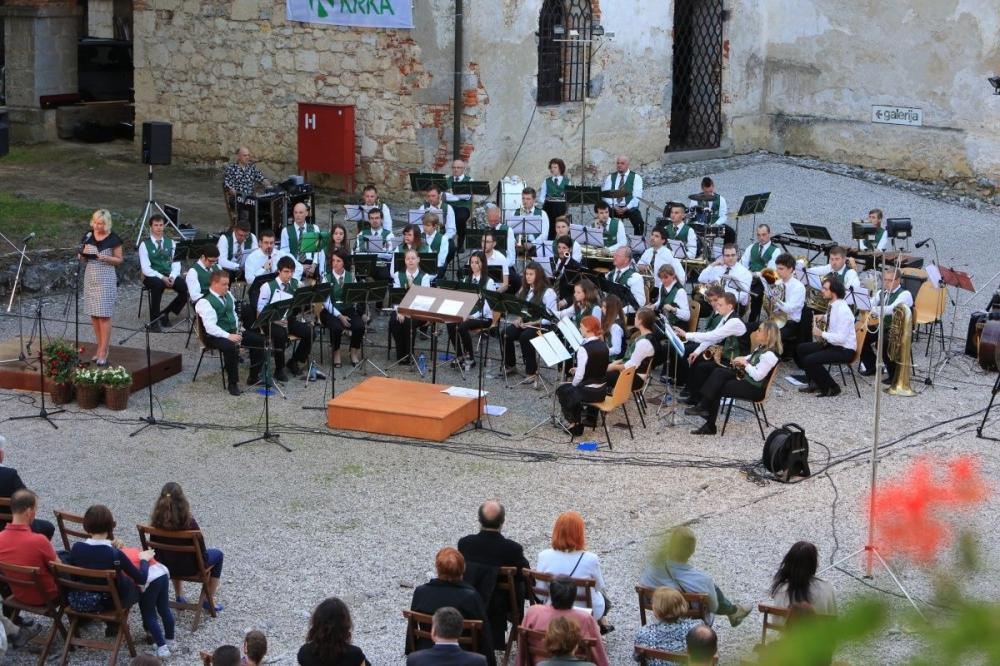 KONCERT PIHALNEGA ORKESTRA KOSTANJEVICA NA KRKI OB DRŽAVNEM PRAZNIKU
