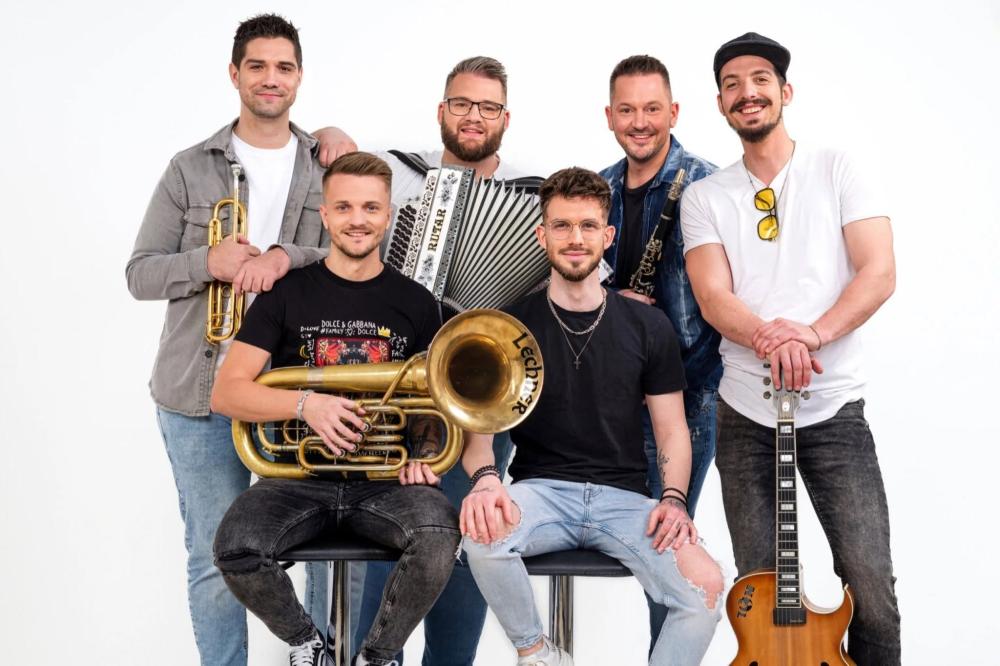 KOSTANJEVIŠKA NOČ - POSKOČNI MUZIKANTI