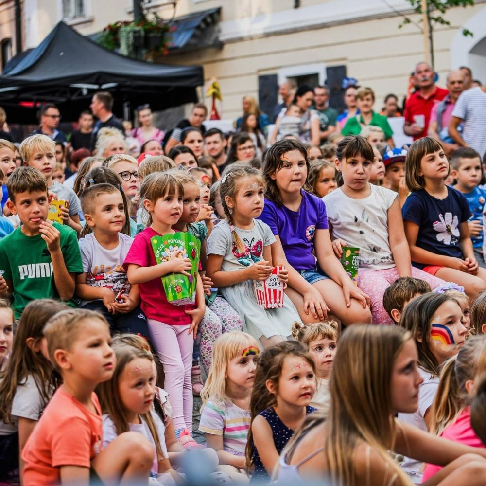 7. VEČER MESTNE PROMENADE BREŽICE: OTROŠKI VEČER