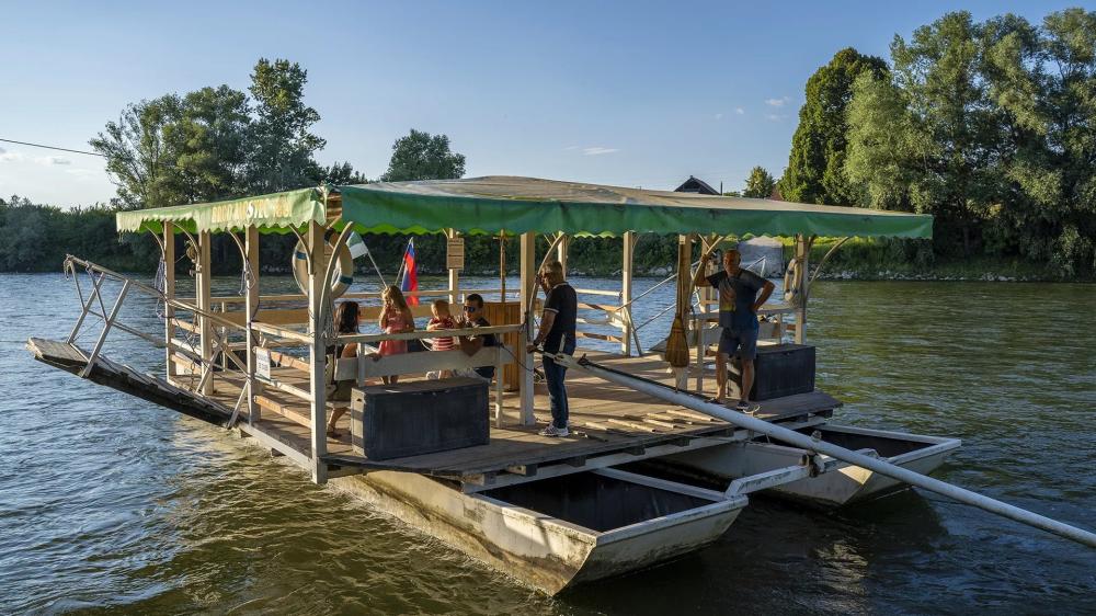 JESENSKA DOŽIVETJA: VODEN OGLED DEDIŠČINA BRODARSTVA NA MOSTECU
