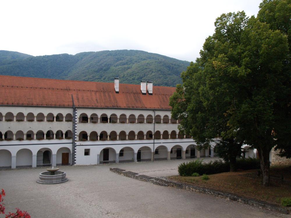 RAZVOJ ČLOVEŠKEGA KAPITALA KOT KLJUČNEGA RAZVOJNEGA POTENCIALA REGIJ